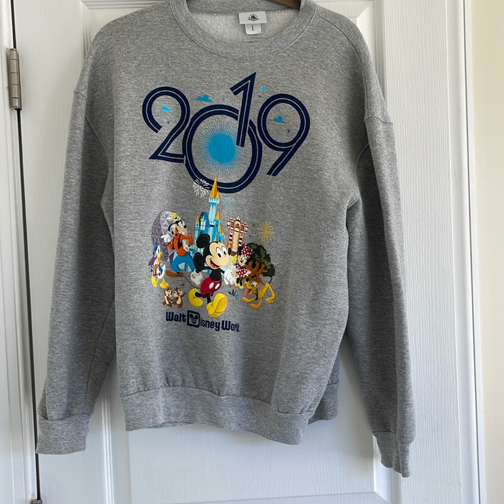 walt disney sweatshirt never worn
